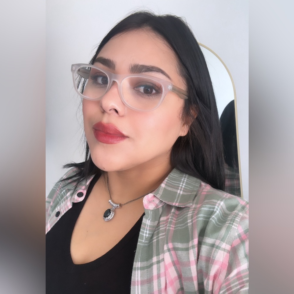 BUNDLE 2 ITEMS FOR $8✨

OLIVE transparent prescription glasses 🤍